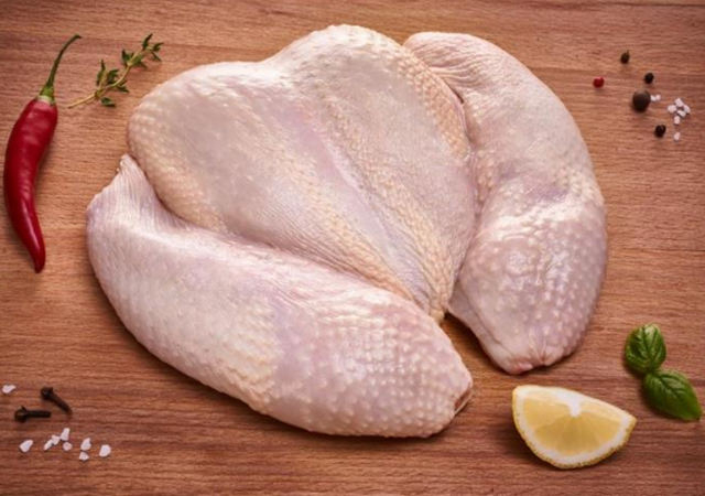 冷冻无骨鸡肉