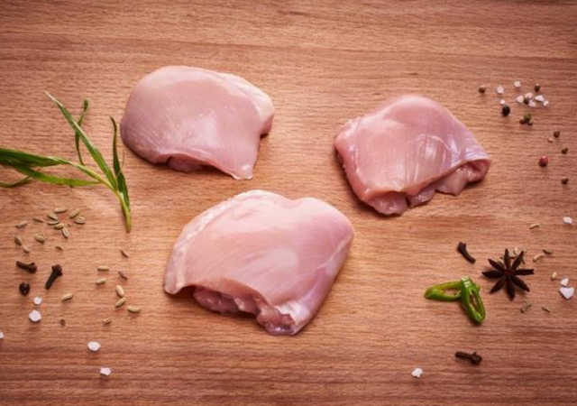 冷冻无骨去皮鸡大腿肉